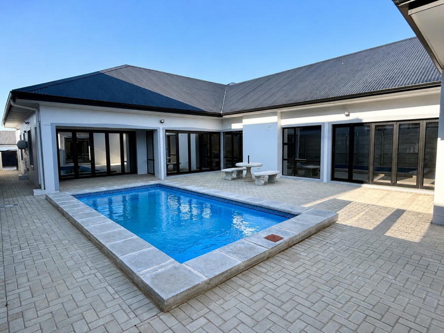 5 Bedroom Property for Sale in Tafelzicht Western Cape
